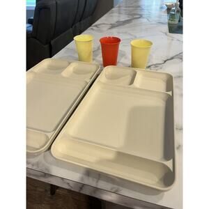 TUPPERWARE Lot of 2 Hard Plastic Sectioned Lunch Trays 1535 And 3 Cups
